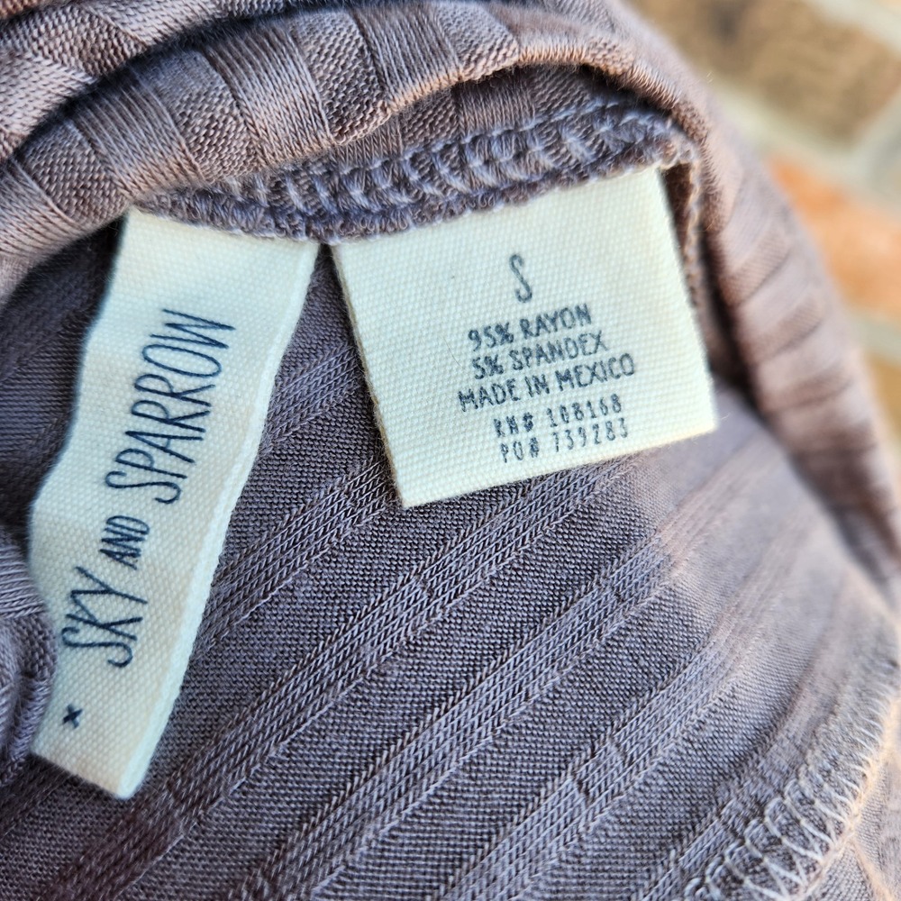 Y2K Tillys‎ Sky And Sparrow Womens Small Taupe Deep V Neck Lace Up Front Shirt - Picture 8 of 10
